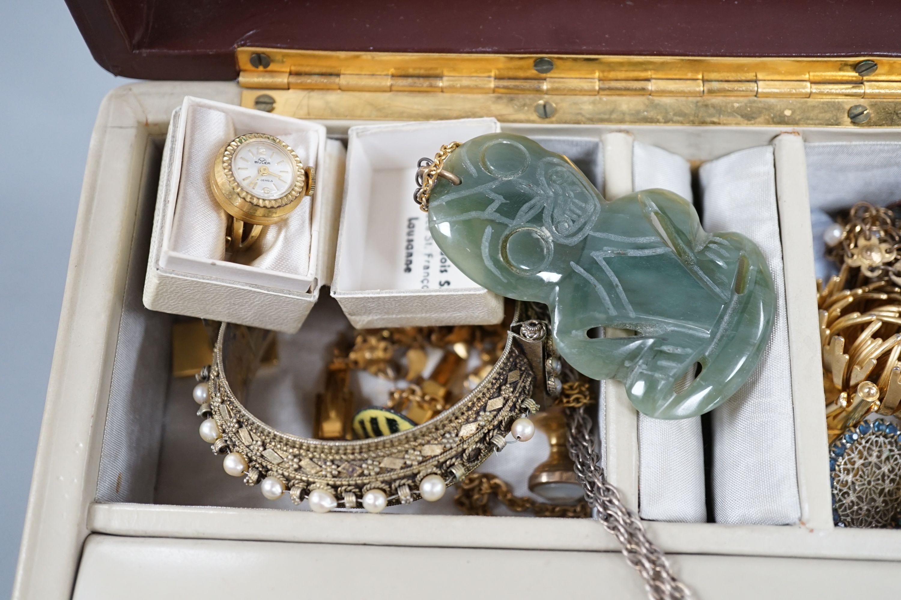 A yellow metal and baroque pearl cluster ring, a gilt white metal and malachite bracelet and assorted costume jewellery.